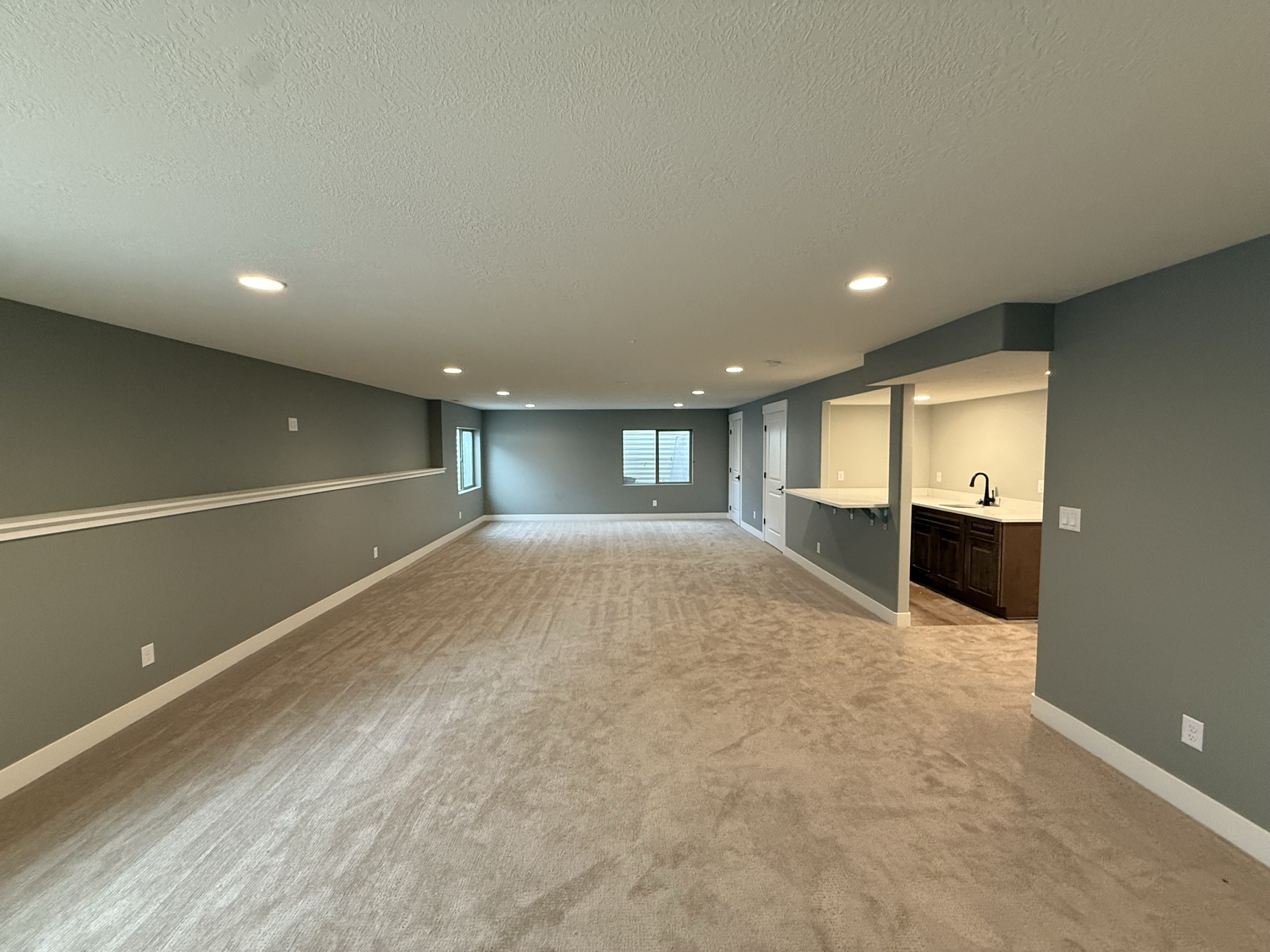 Finished basement with wet bar, living area and pool table